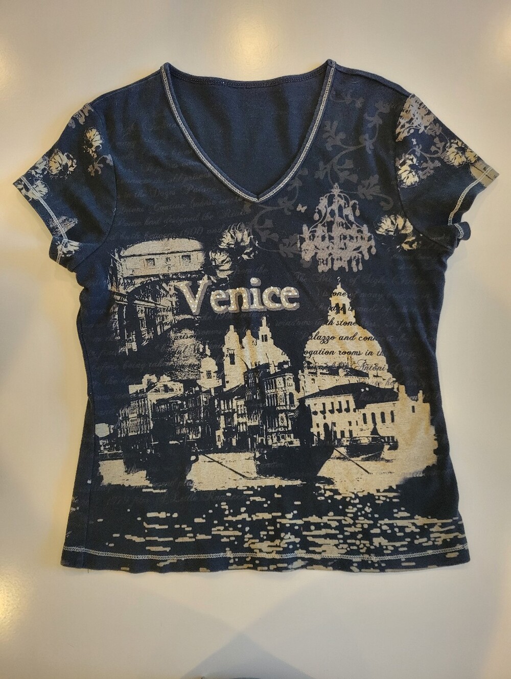 Venice Graphic V-Neck Short Sleeve Tee - Black and Cream Small - Picture 2 of 8